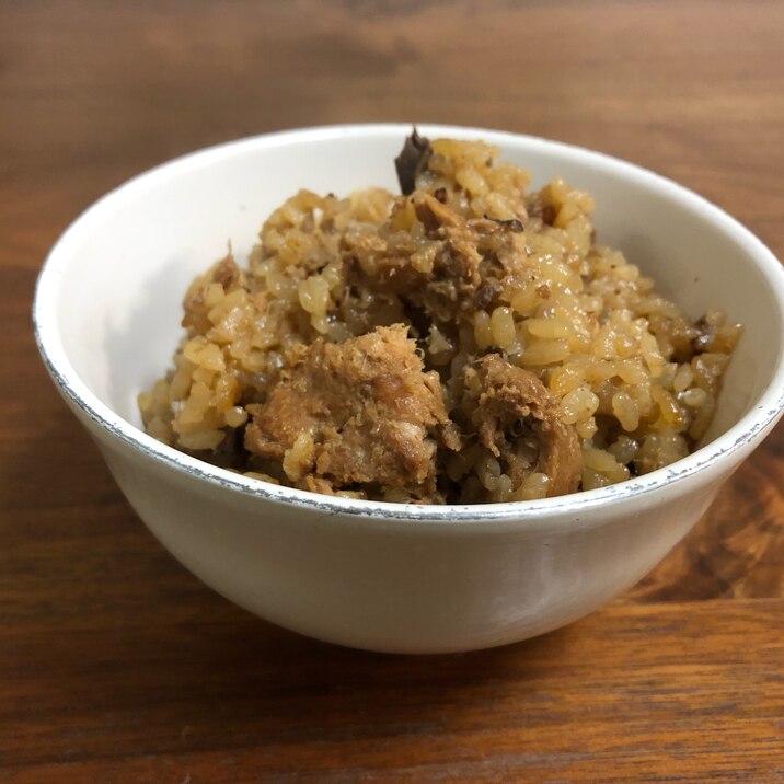 サバの醤油煮缶で甘辛炊き込みご飯